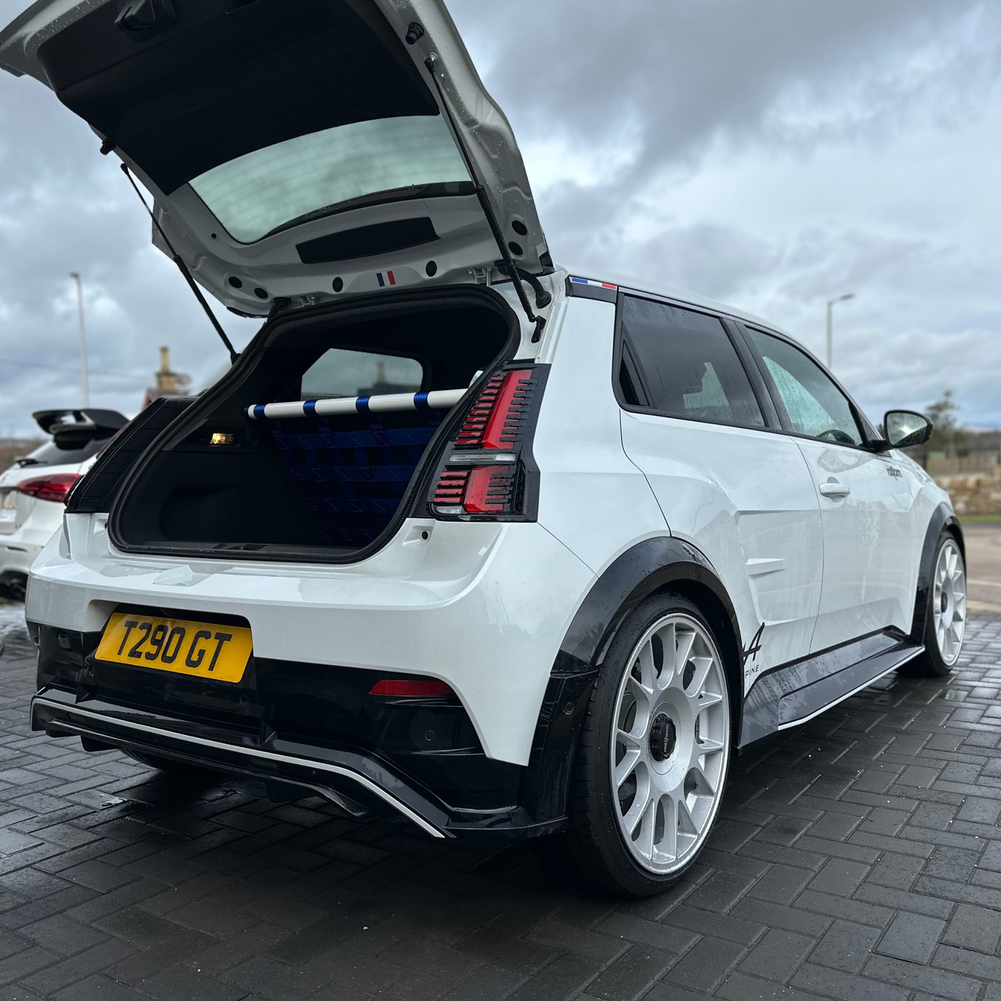 Alpine A290 Strut bar and Cargo net